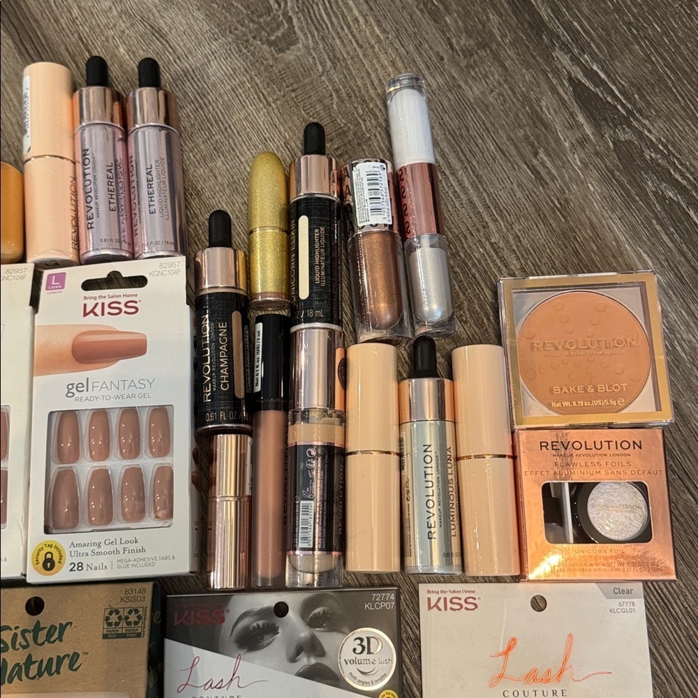 Revolution MYSTERY MAKEUP BUNDLE - Picture 5 of 5